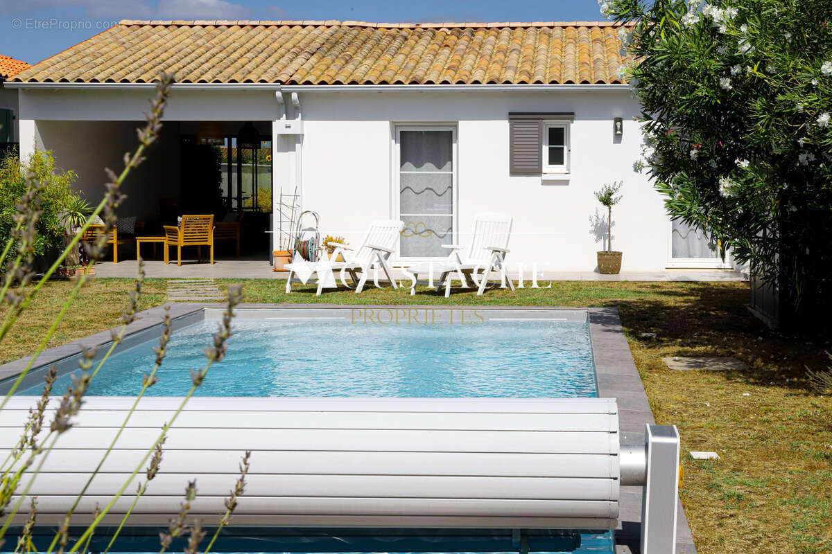 Maison  à la rénovation contemporaine avec piscine- a deux pas des commerces & de la plage - - photo 5