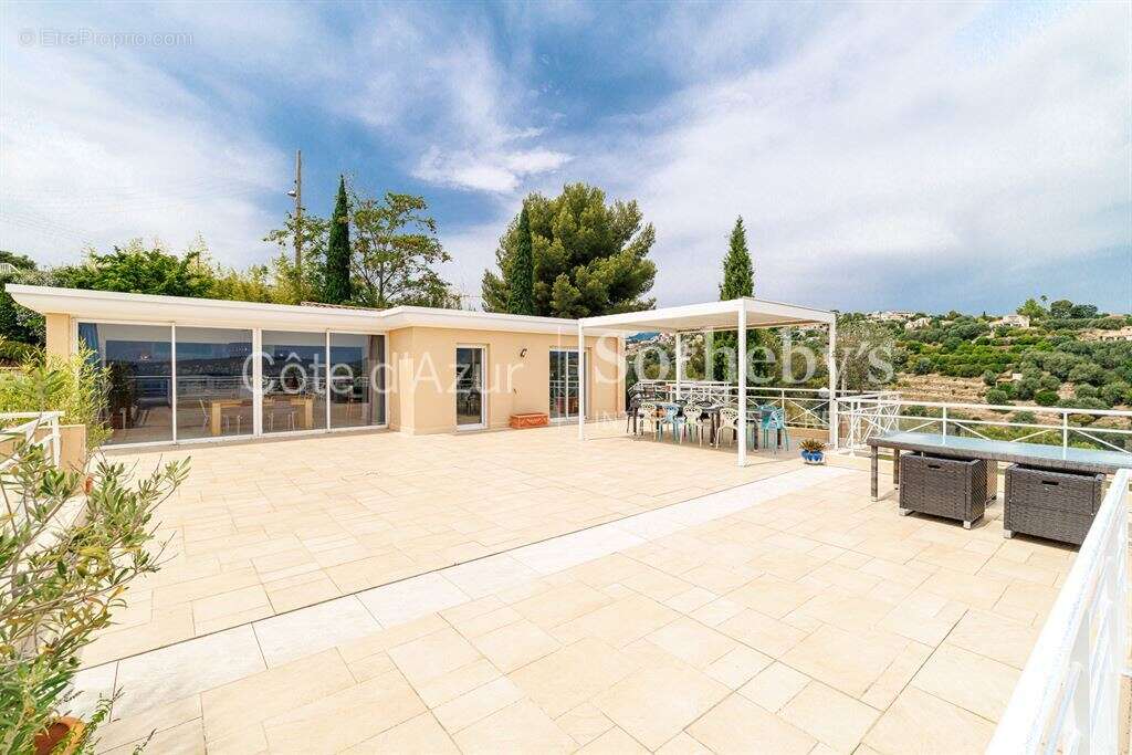 Duplex avec jardin, piscine et vue panoramique sur la mer sur les hauteurs de Nice - photo 11
