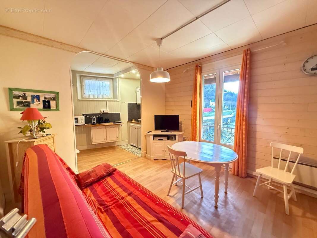   - Appartement à AX-LES-THERMES