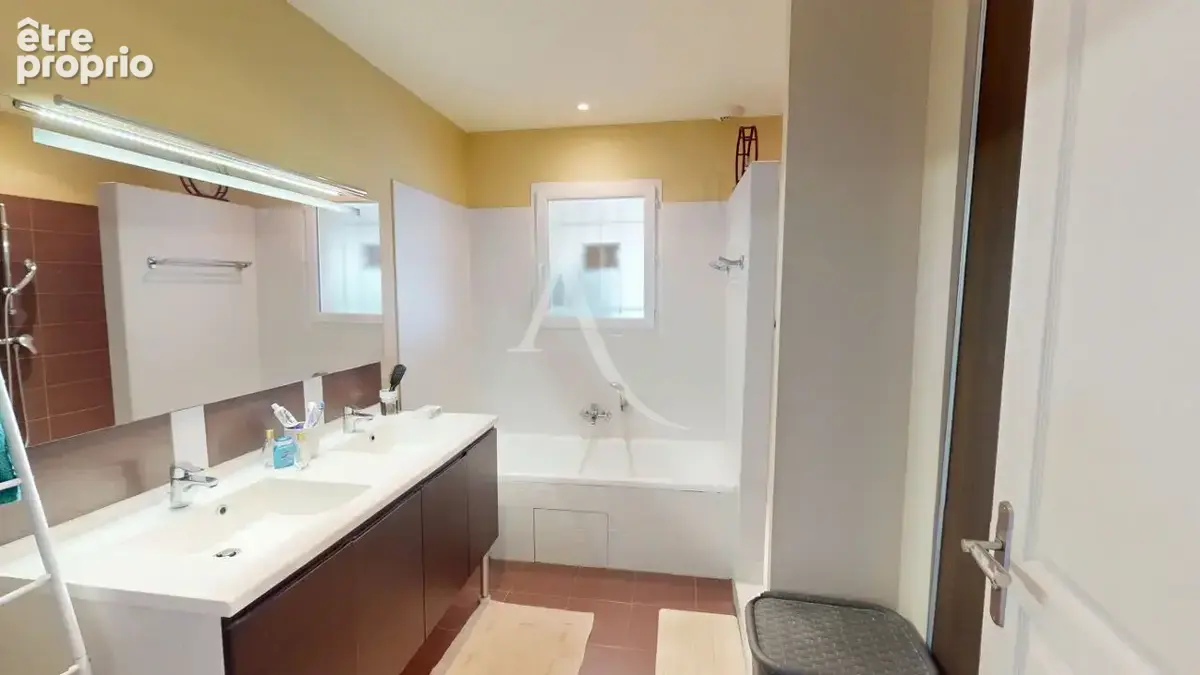 Maison 5 pièces de plain-pied avec piscine et dépendance - photo 8