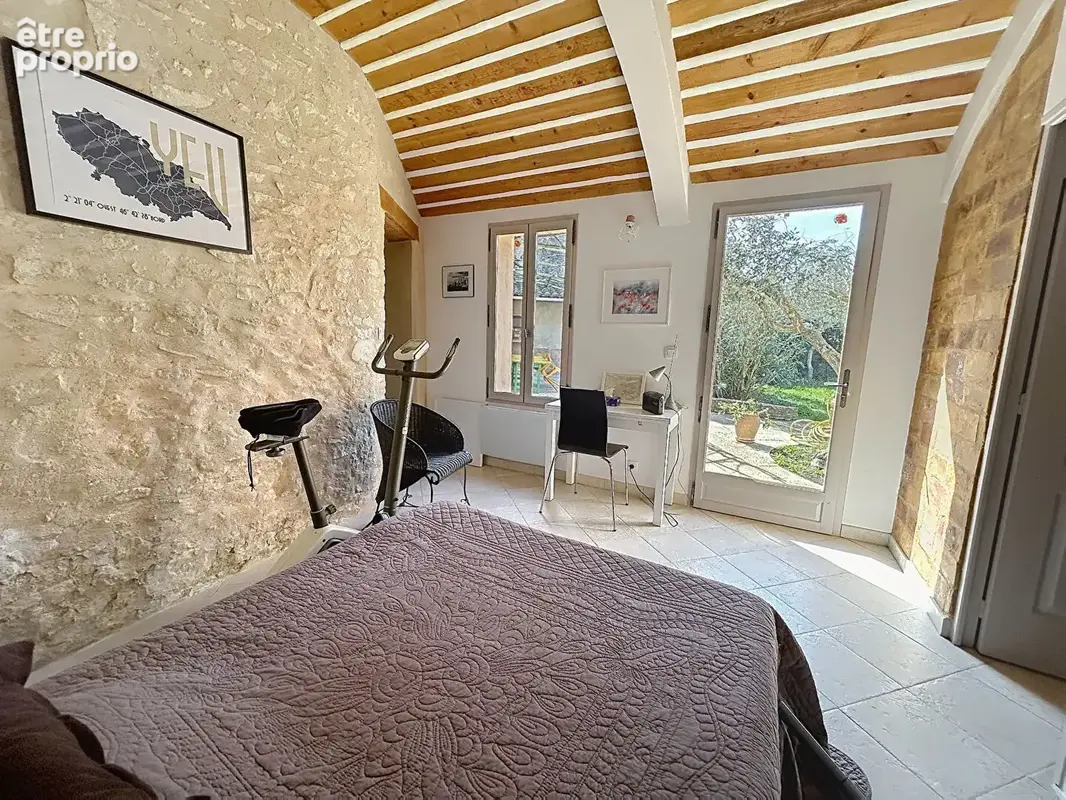 UCHAUX - Maison de charme, 5 chambres, jardin 1000m² avec piscine - photo 8