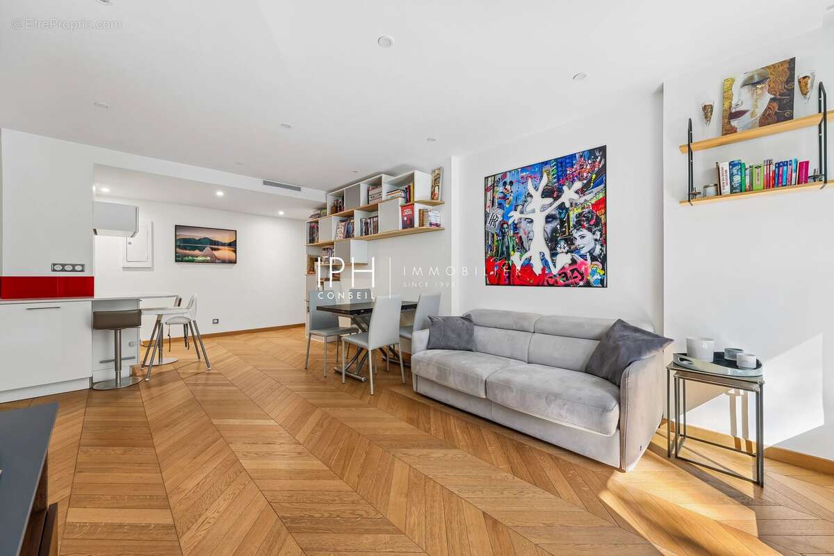 Appartement à NEUILLY-SUR-SEINE