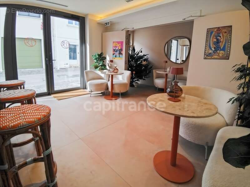 Commerce à AIGUES-MORTES