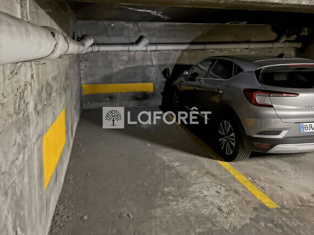 Parking à PARIS-15E