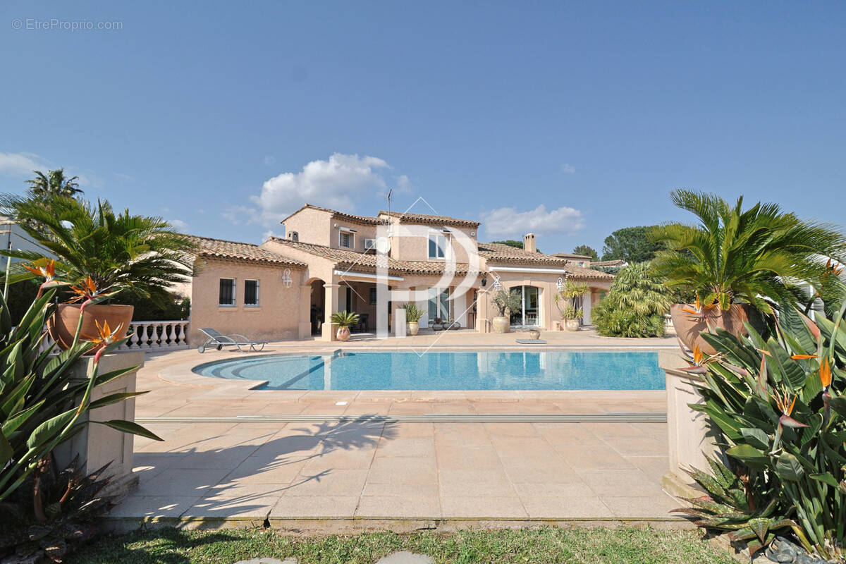 Maison à PLAN-DE-LA-TOUR