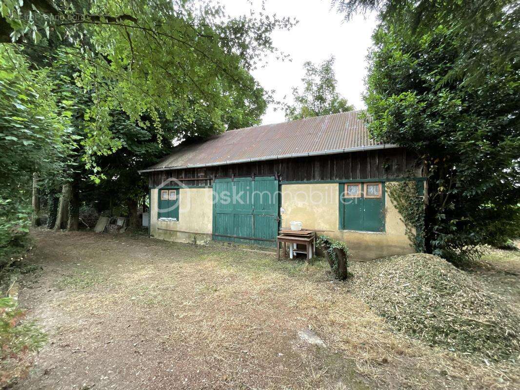 Maison à SAINT-THUAL