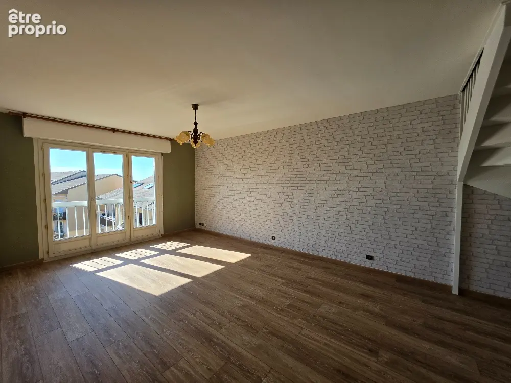 Appartement Duplex à vendre  67,35 m²  3 pièces  2 chambres  Balcon  Garage - photo 2