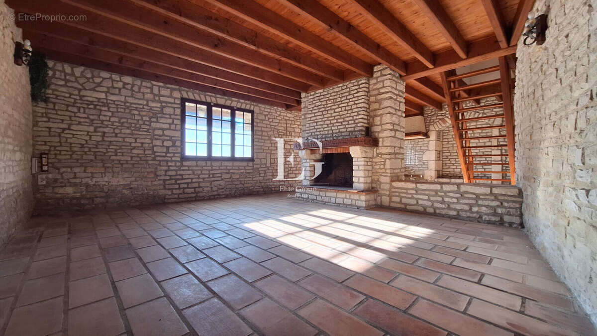 Maison à SAINT-FRAIGNE