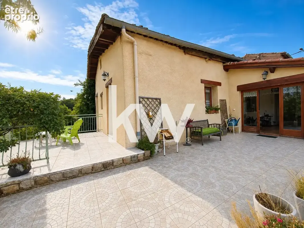 Maison 7 pièces 182 m² à vendre à Saint-Chamond (42400) - photo 2