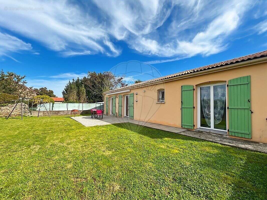 Maison à SAINT-LUMINE-DE-COUTAIS