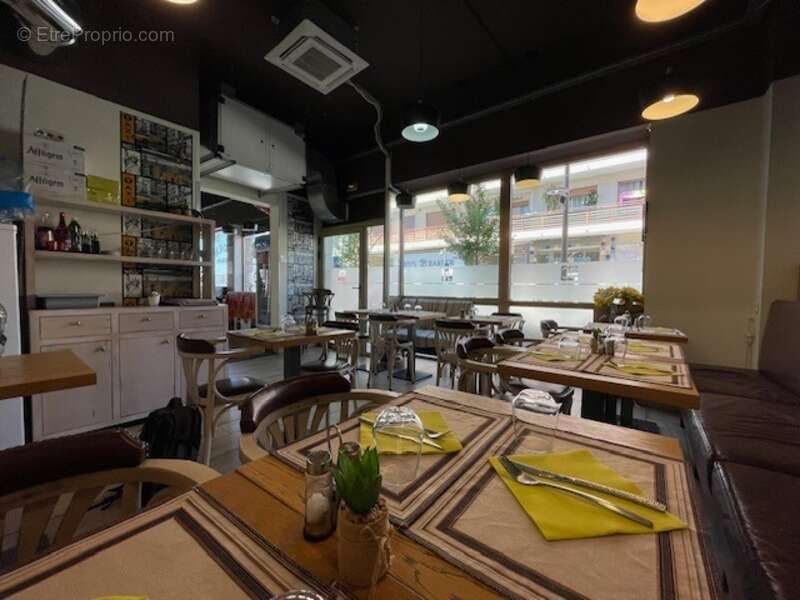 Bar - Brasserie - PMU à vendre SAINT LAURENT DU VAR (06) - photo 2