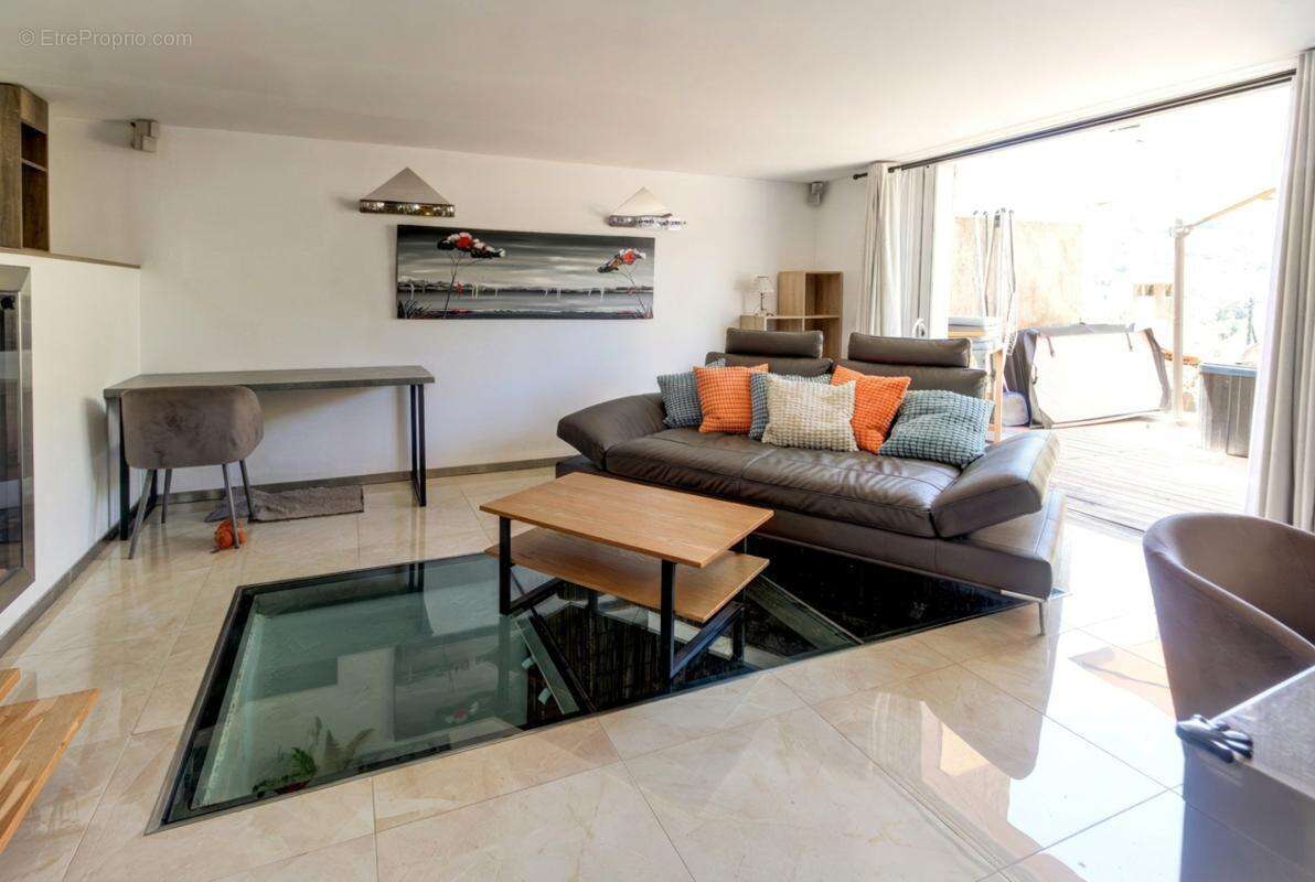 Maison de caractère de 175 m² avec appartement indépendant, jardin, jacuzzi et garage – carros village - photo 29