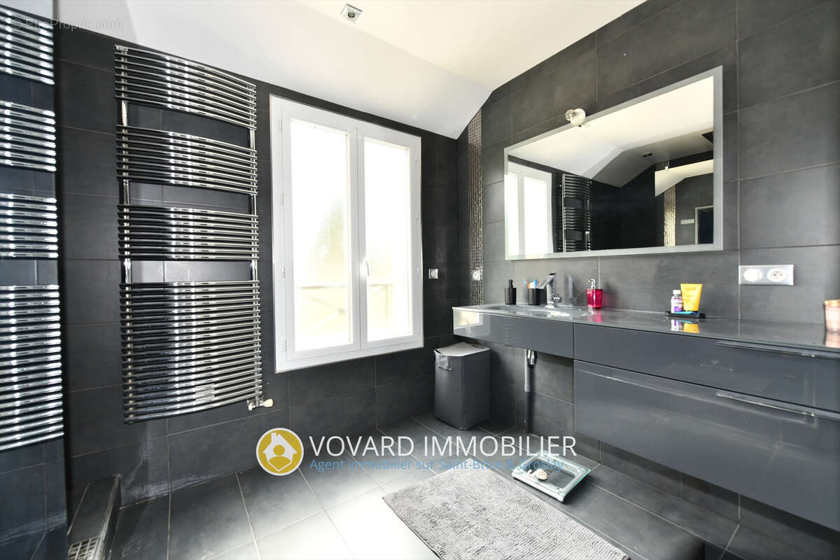 Maison familiale de 179 m2 avec 5 chambres, garage et sous-sol total de 92 m2 - photo 11