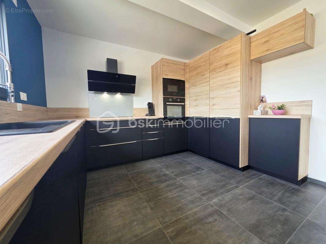 Maison contemporaine de 2023 avec 1 861 m² de terrain - photo 8