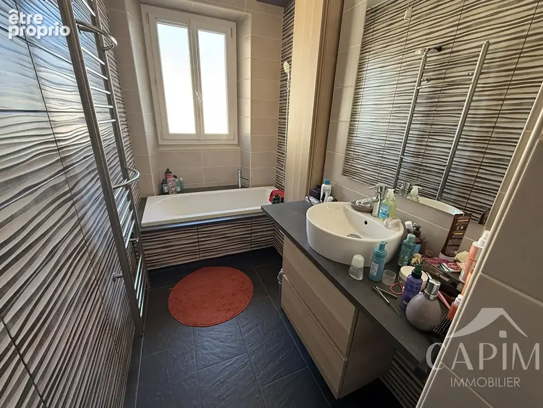Appartement  HYPER CENTRE Fougeres 3 pièce(s) 82.86 m2- 2 Chambres- Rangements- Balcon-Cave- Grenier- Place de parking possible - photo 11