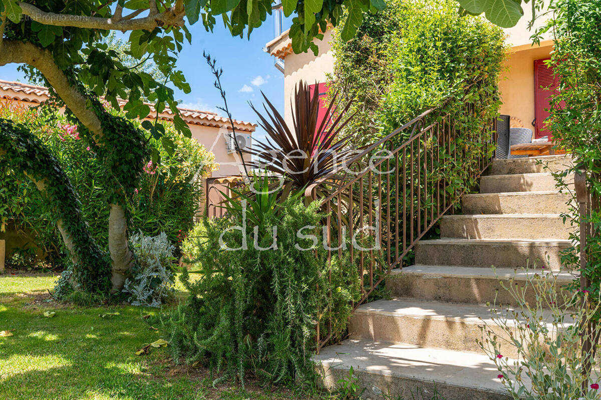 Maison à CADOLIVE