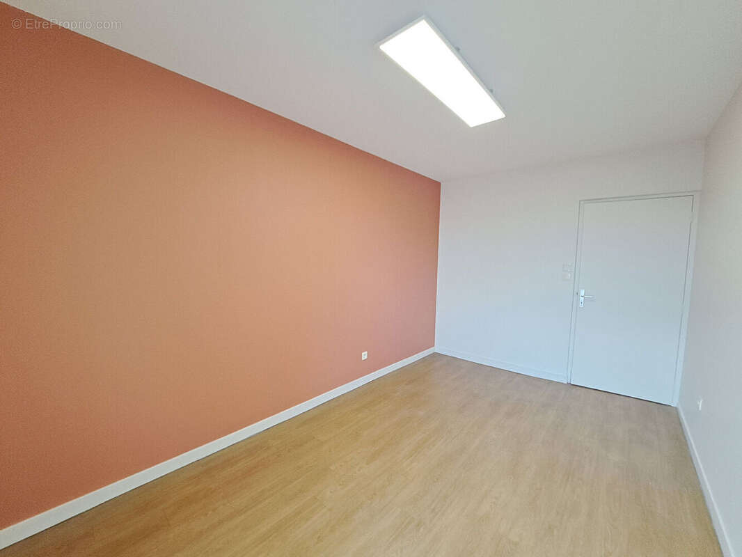 Appartement T3 64 m² avec terrasse et garage - usage professionnel - photo 6