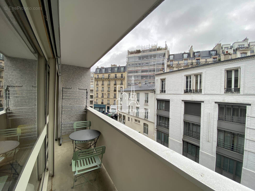 Appartement à PARIS-18E
