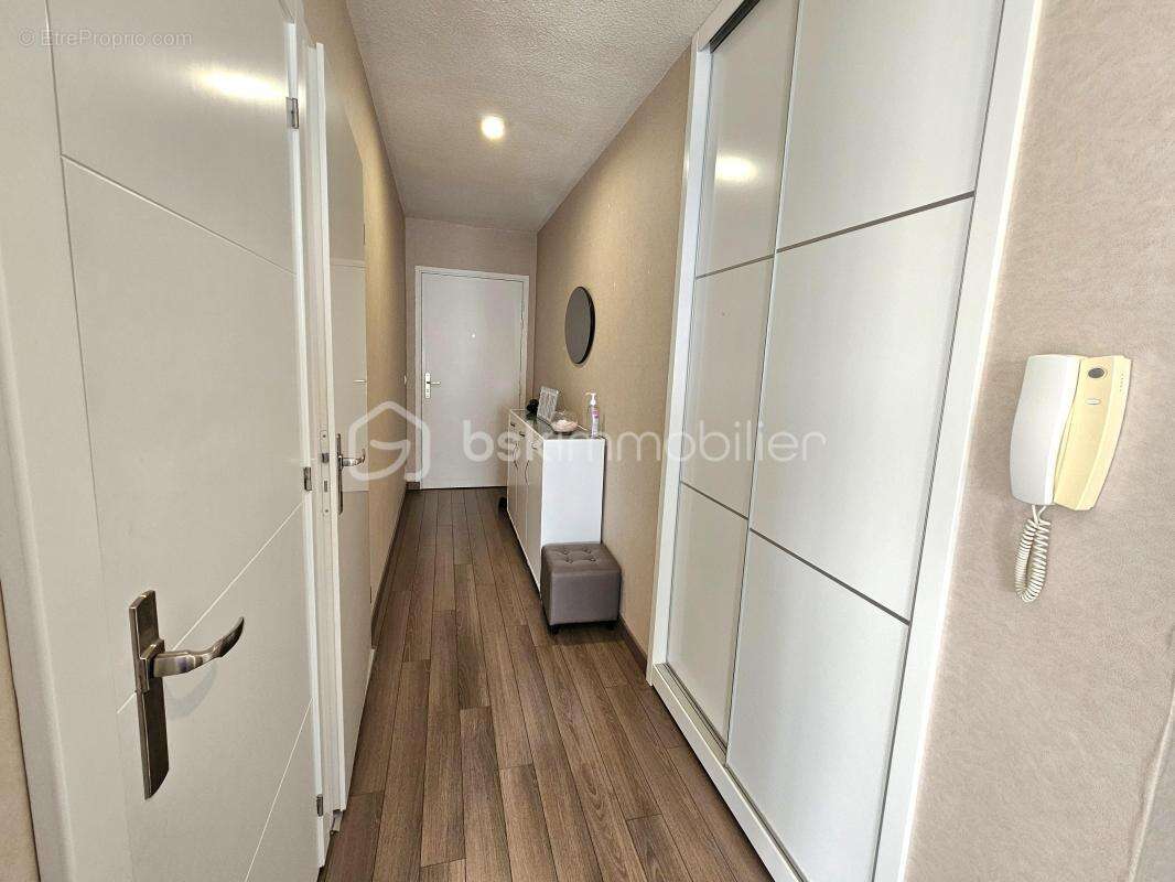 Appartement à VAUJOURS