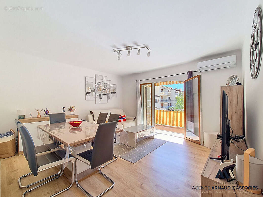 Appartement à SAINT-CYR-SUR-MER