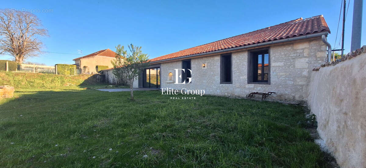 Maison à BARBEZIEUX-SAINT-HILAIRE