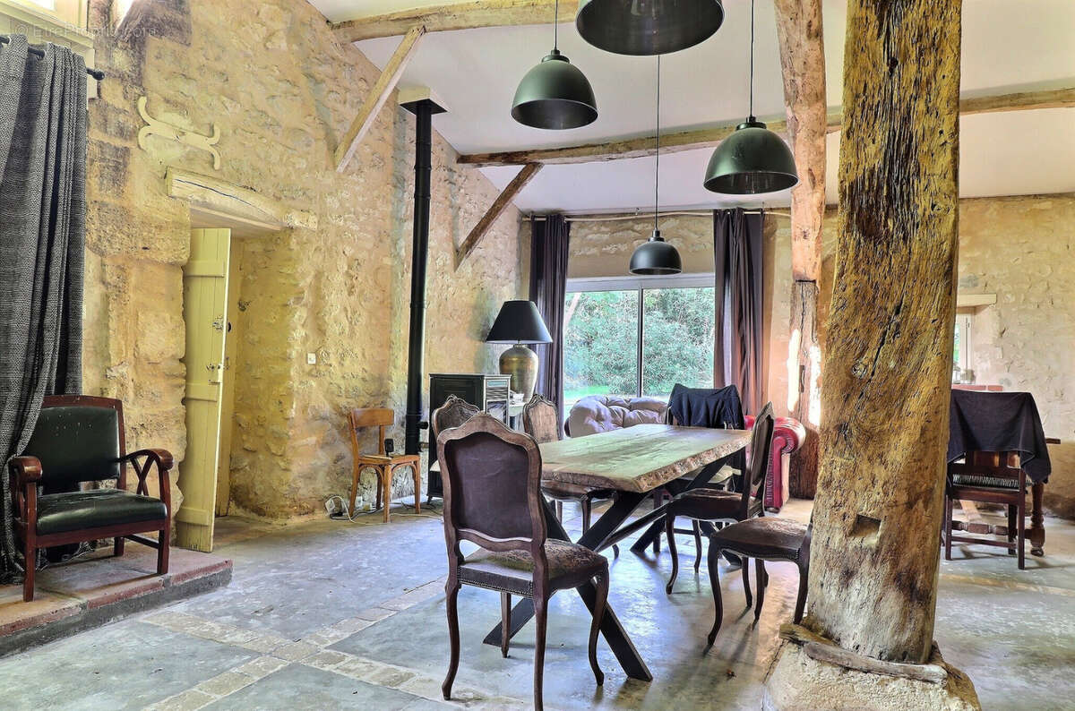 Maison à CIVRAC-DE-BLAYE