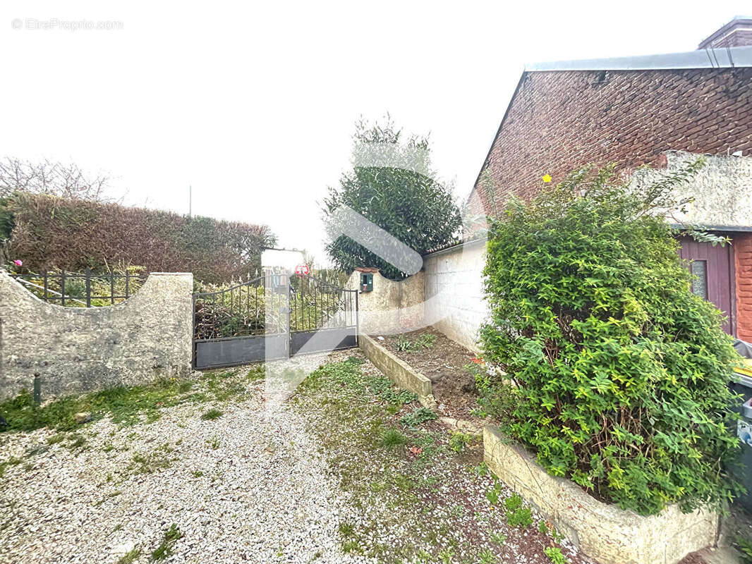 Terrain avec construction et garage - photo 2