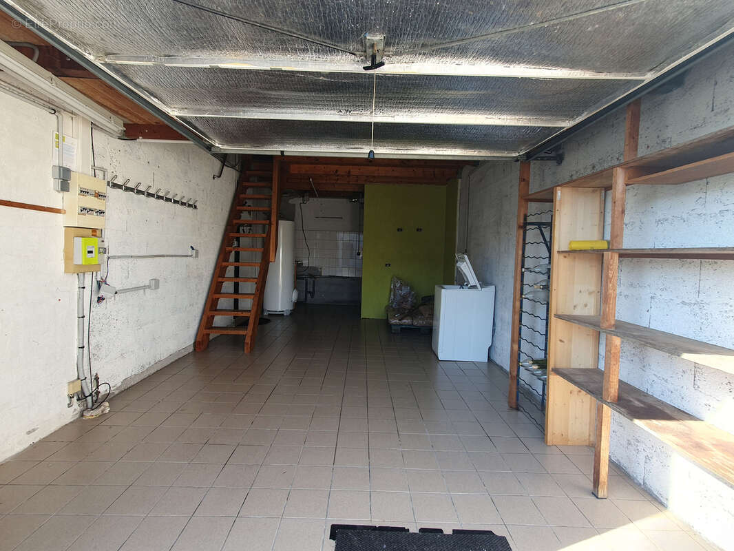 Maison avec deux garages - photo 11