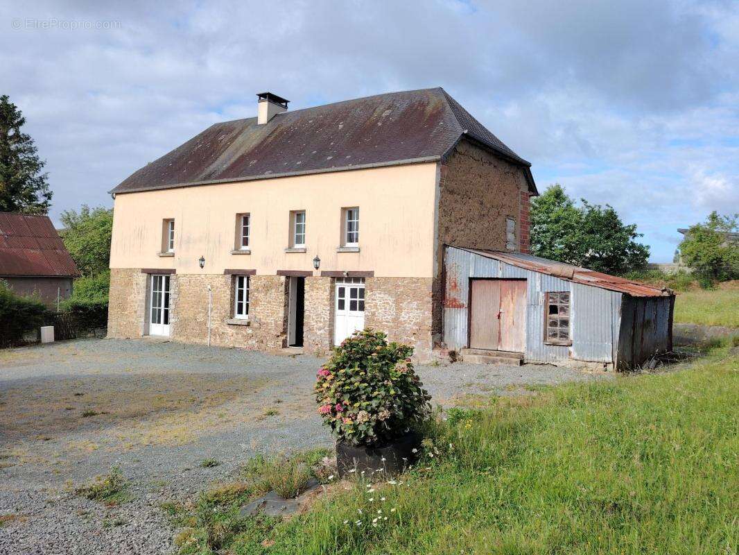 Longère près de Périers 3 chambres terrain 2530 m² - photo 2