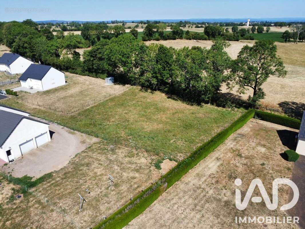 Terrain 942 m² à Chaussenac  - photo 2
