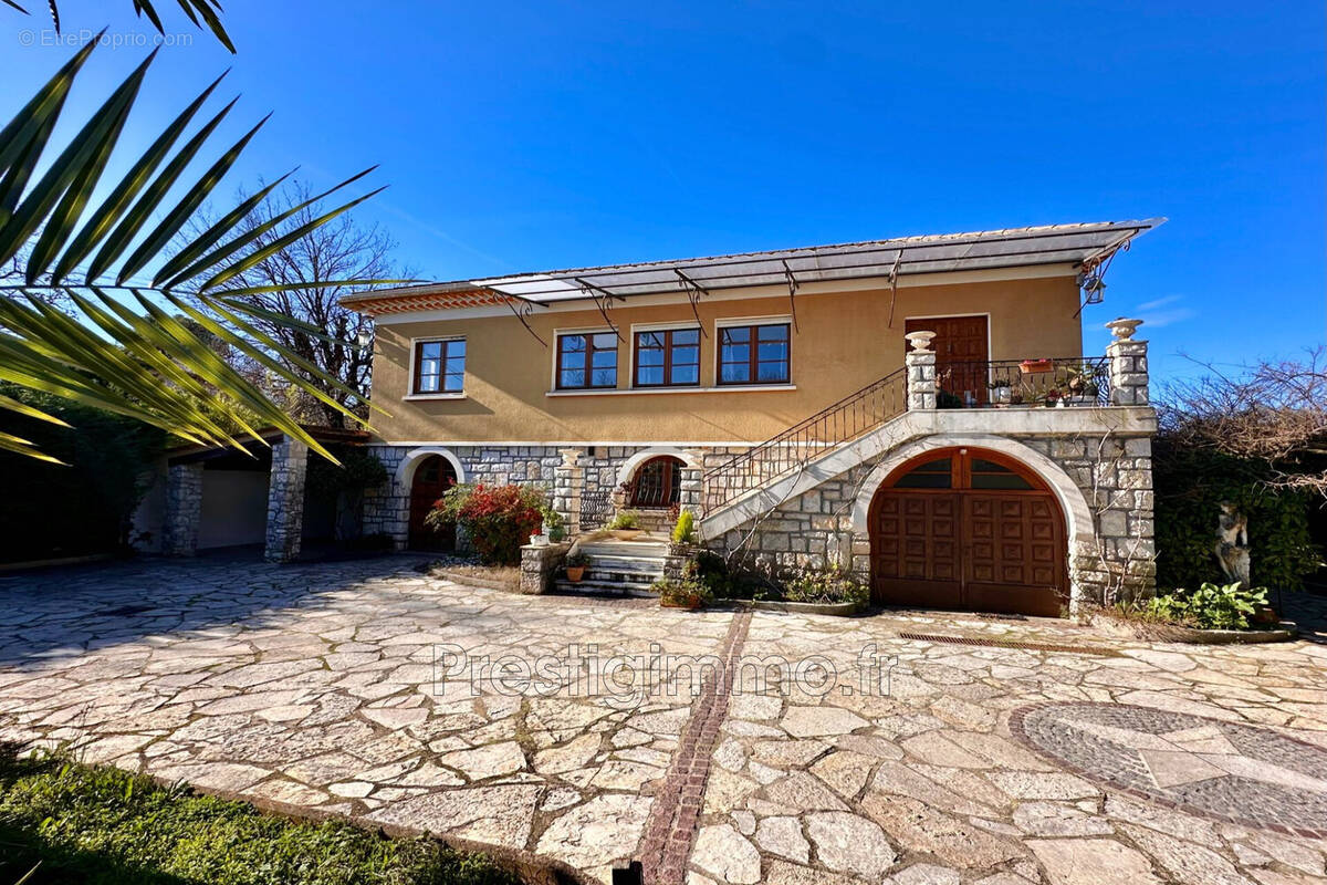 Maison à ROQUEFORT-LES-PINS