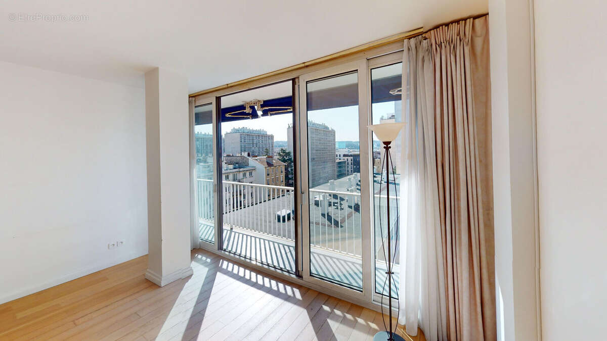 Place Corneille 3/4 pièces en étage élevé, 77 m² - photo 3