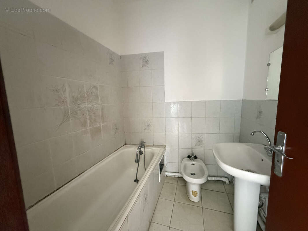 À Saint-Denis, appartement F4 de 71 m2 avec Grande terrasse à acheter avec KRI - photo 8