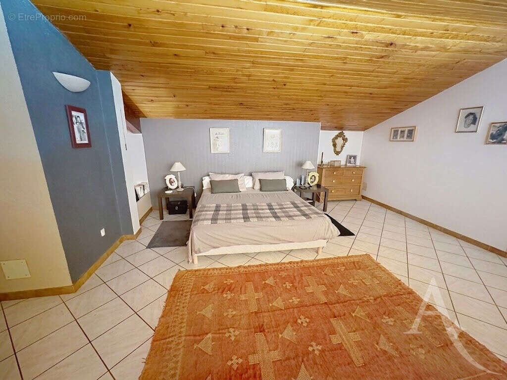 Maison d'architecte Saint Hilaire 5 pièce(s) 170 m2 avec garage et piscine - photo 12