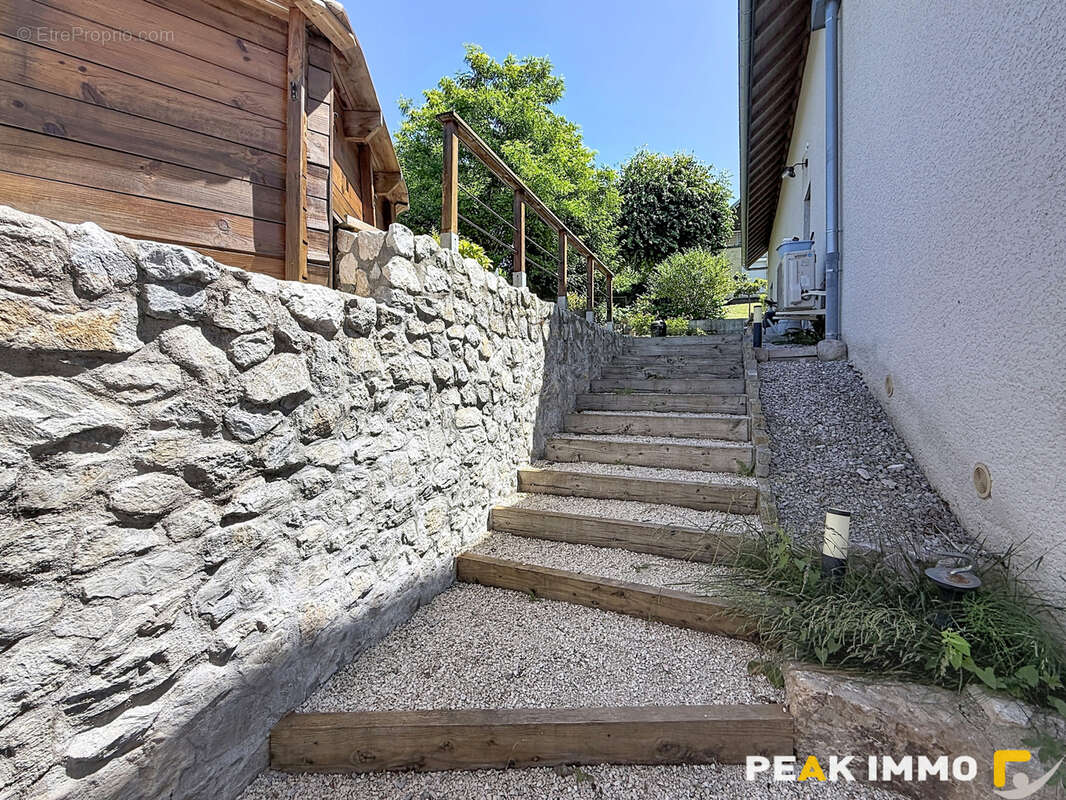 Appartement à PUGNY-CHATENOD