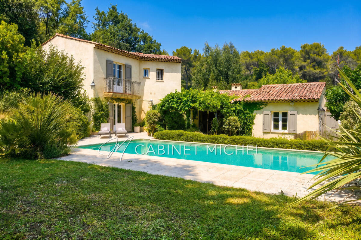Maison à ROQUEFORT-LES-PINS