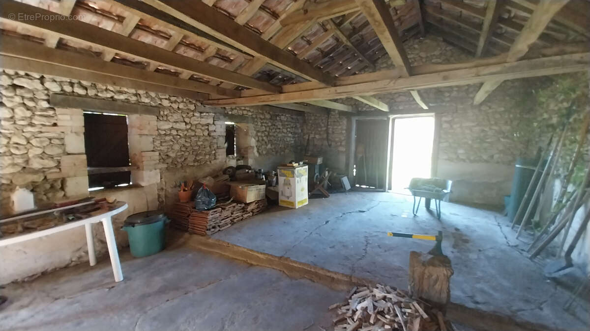 Maison à MILHAC-D'AUBEROCHE