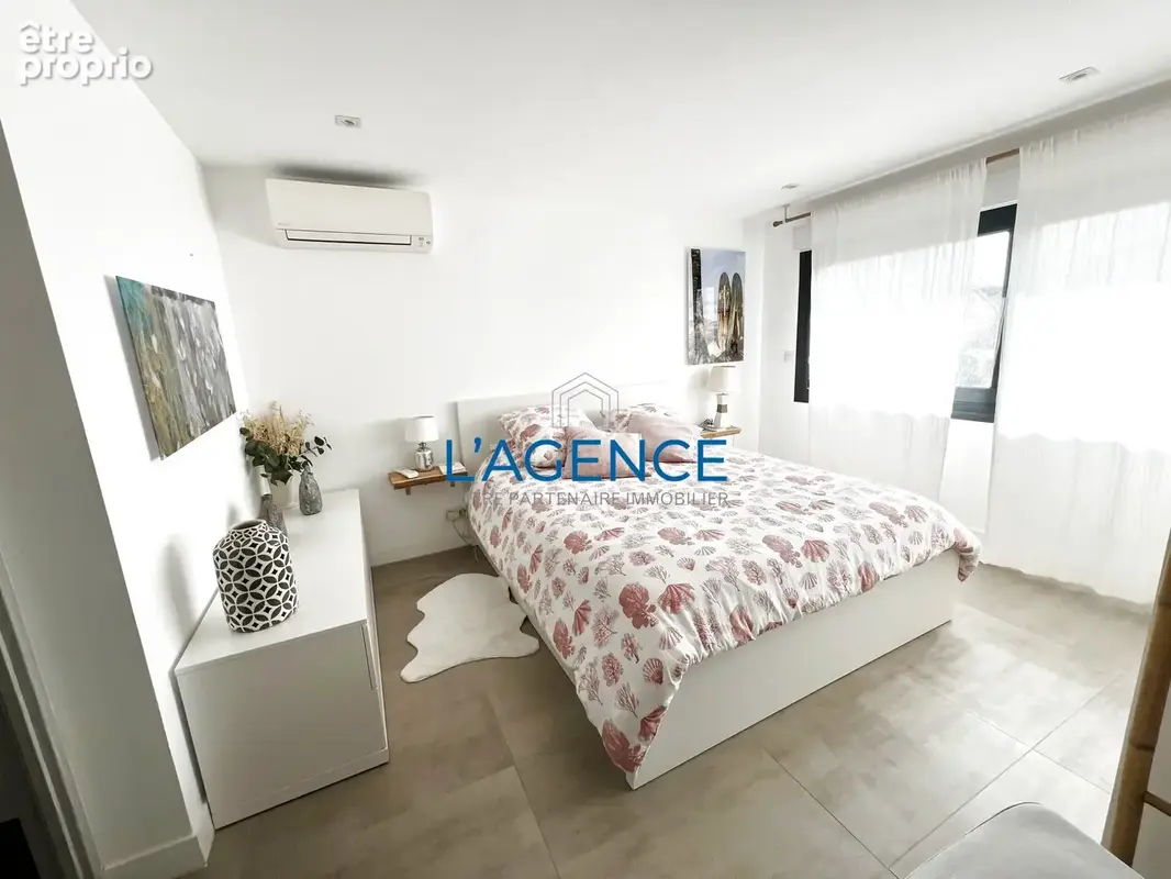 Exceptionnel à L'Ayguade à 200m de la plage superbe villa de 175m2 avec piscine - photo 18