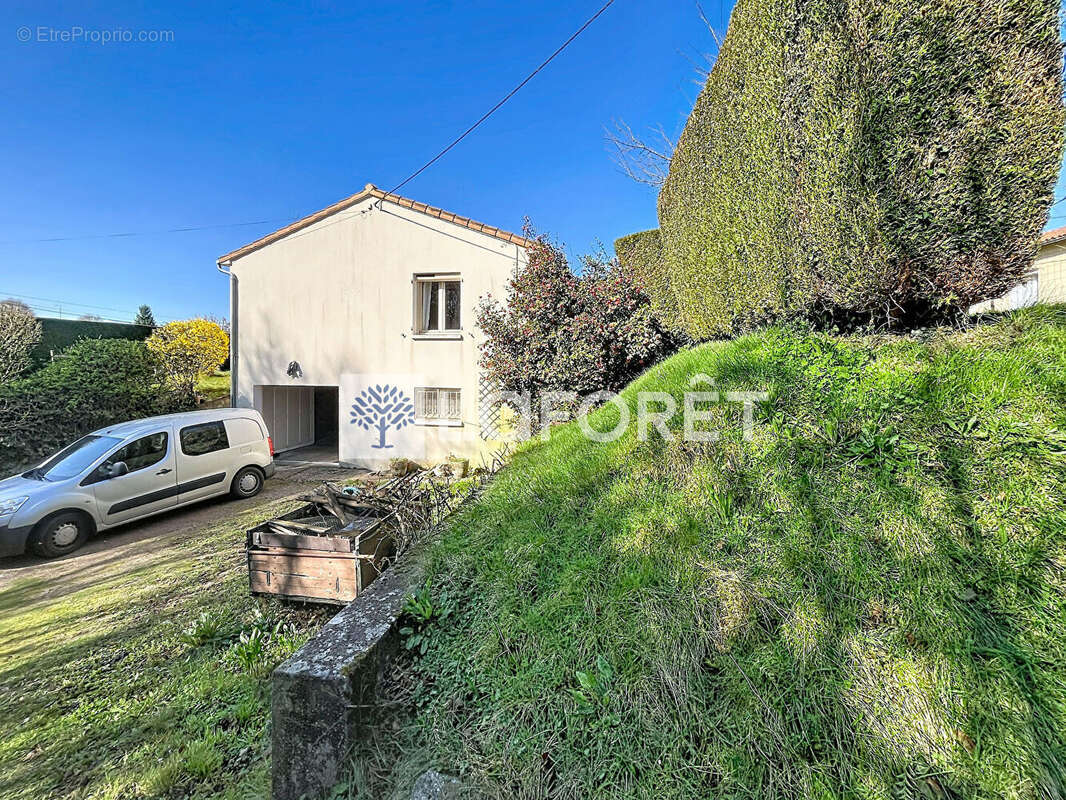 Maison à SECONDIGNY