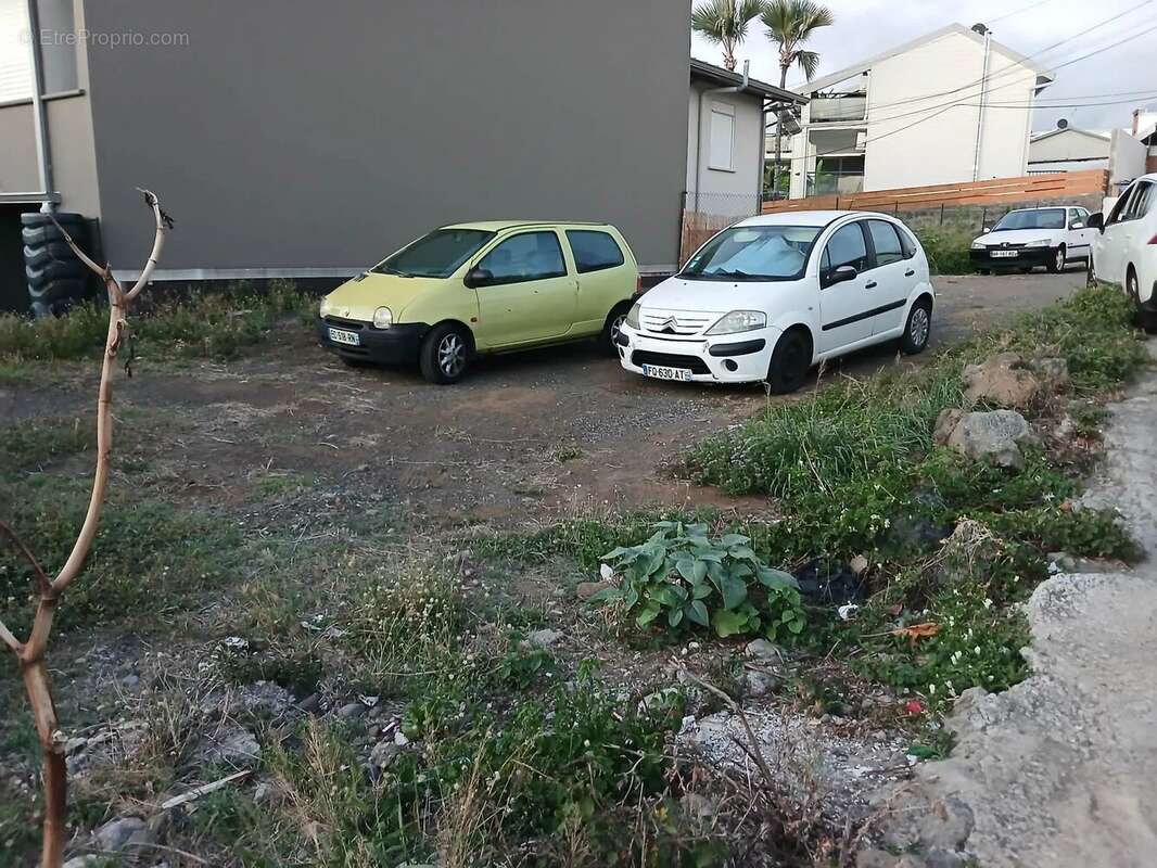 Terrain à SAINT-PIERRE
