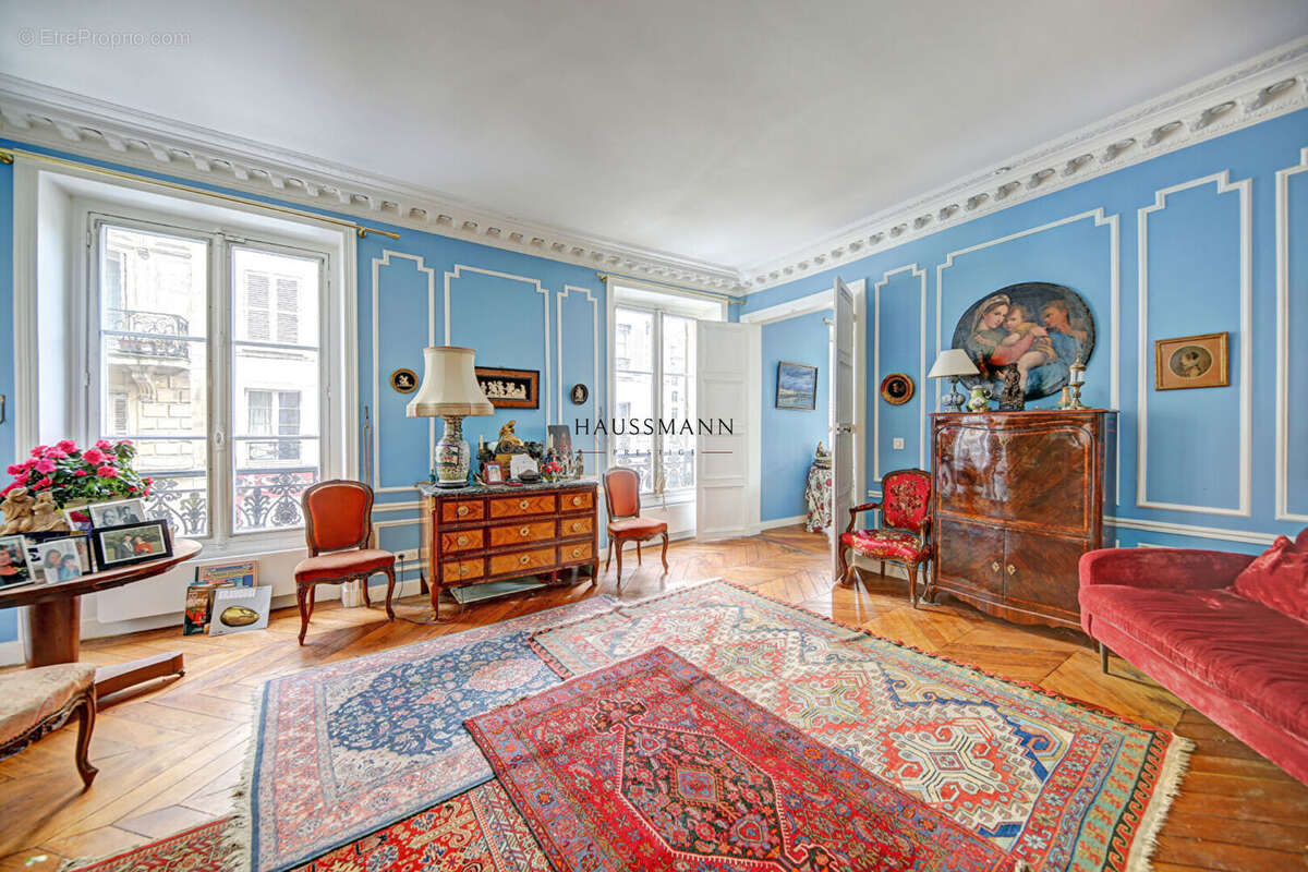 Appartement à PARIS-8E