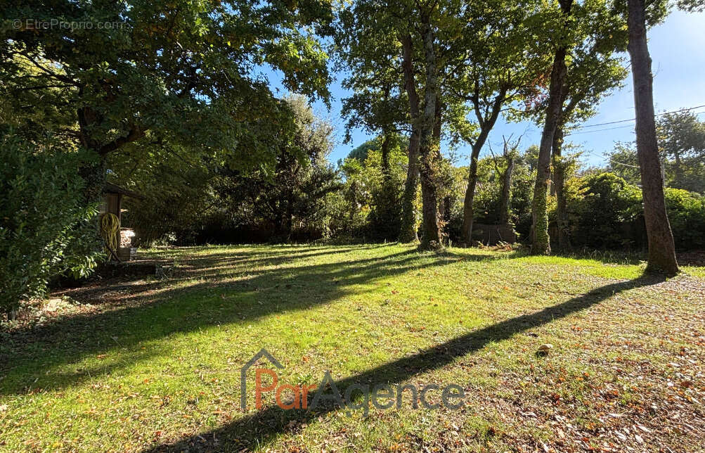 Terrain à SAINT-GEORGES-DE-DIDONNE