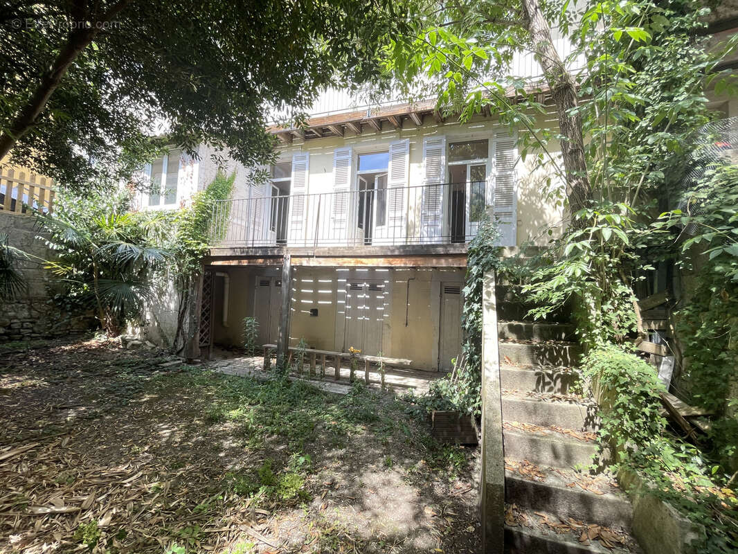 Périgueux centre — Grande maison familiale, 4 niveaux, jardin - photo 8