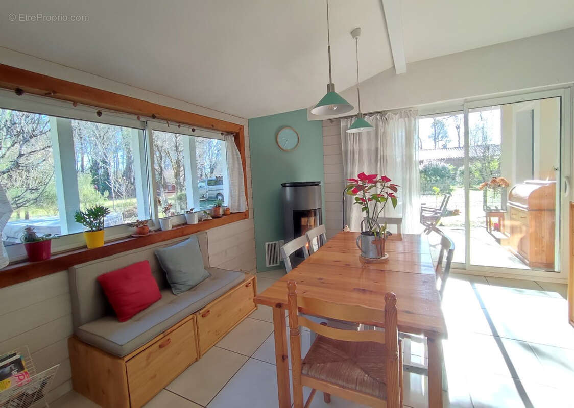 Maison de plain-pied avec jacuzzi et terrain arboré en lisière de forêt - photo 6