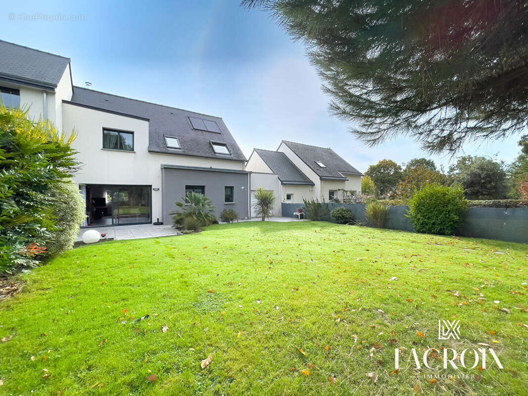 Maison à LA CHAPELLE-DES-FOUGERETZ