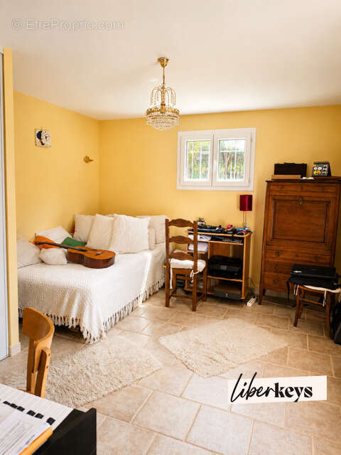 À vendre – Élégante propriété avec piscine et oliveraie à deux pas du magnifique village de Cotignac - photo 13