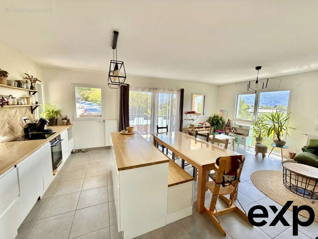 Appartement à SAINT-JEOIRE-PRIEURE