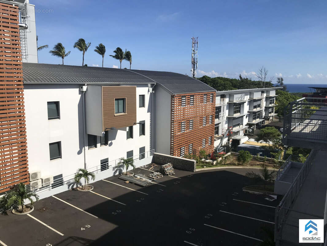 Commerce 293 m² à Saint-Denis  - photo 2