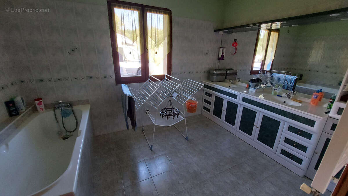 Maison à CENAC-ET-SAINT-JULIEN