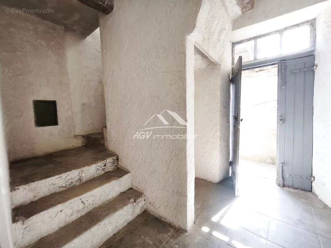 Maison à VEZENOBRES